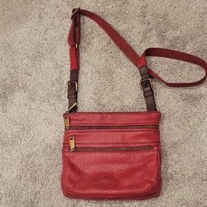 FOSSIL EXPLORER RED LEATHER CROSSBODY PURSE